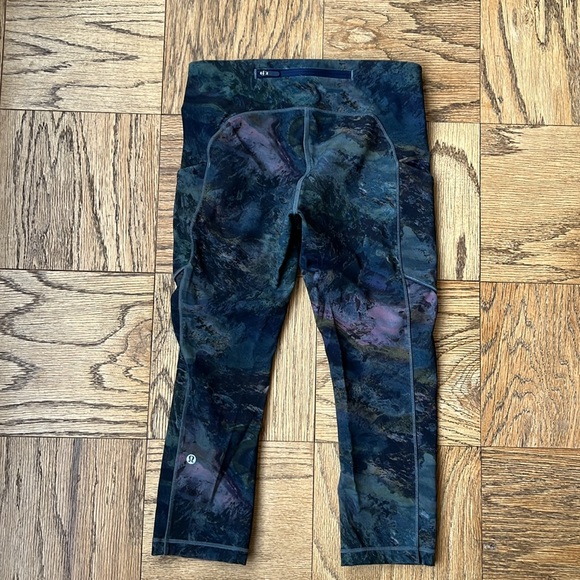 **DONATED** Lululemon cropped leggings - Picture 2 of 10
